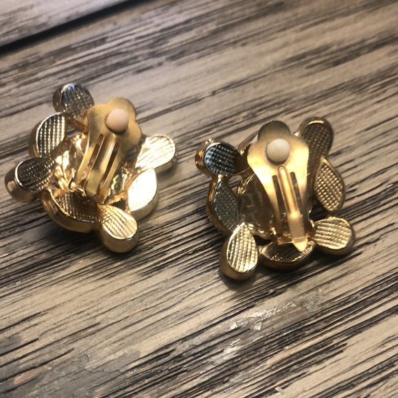 Vintage Costume Earrings ⭕️2 for $15⭕️ - Picture 2 of 3
